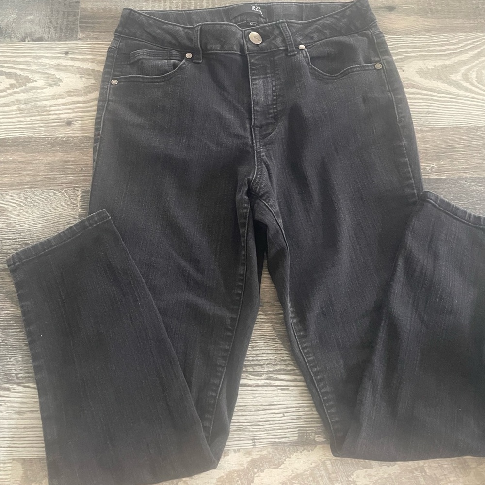 Women’s 1822 black skinny stretch denim jeans size 12. 26" inseam
10 1/2" rise